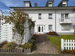 Bild zur gratis inserierten Ferienwohnung Wohnung mit Terrasse.