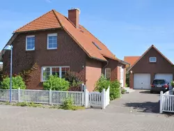 Bild zur gratis inserierten Ferienwohnung im Gartengeschoss für vier Personen.