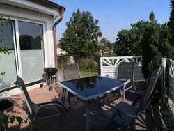 Bild zur gratis inserierten Ferienwohnung Modern ausgestattetes Ferienhaus mit Terrasse.