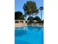 Bild zur gratis inserierten Ferienwohnung Wohnung in Mougins mit Gepflegtem Garten.