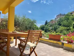 Bild zur gratis inserierten Ferienwohnung Wohnung mit großer privater Terrasse im Grünen.