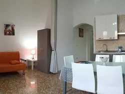 Bild zur gratis inserierten Ferienwohnung Geräumige Erdgeschosswohnung für bis zu sechs Personen.