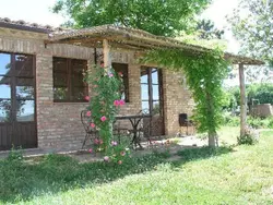 Bild zur gratis inserierten Ferienwohnung mit großer eigener Laube und Holzofen.