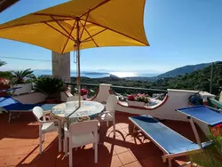 Bild zur gratis inserierten Ferienwohnung Wohnung mit großer Terrasse und Meerblick.