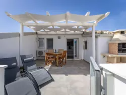 Bild zur gratis inserierten Ferienwohnung Charmantes Dachgeschoss mit Terrasse mit Blick auf die Landschaft..