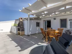 Bild zur gratis inserierten Ferienwohnung Charmantes Zimmer im Dachgeschoss mit Terrasse mit Meerblick..