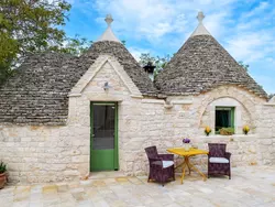 Bild zur gratis inserierten Ferienwohnung Rundes Steinhaus 'Palmento' mit Schwimmbad.