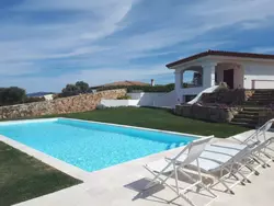 Bild zur gratis inserierten Ferienwohnung Villa Smeralda mit privatem Pool und atemberaubendem Blick auf den Maddalena-Ar.