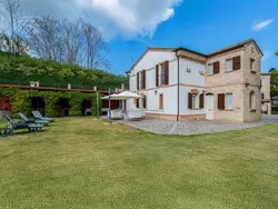 Bild zur gratis inserierten Ferienwohnung Einzelne Villa mit privatem Garten, WiFI, AC und BBQ.