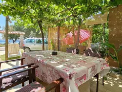 Bild zur gratis inserierten Ferienwohnung Wohnung "Pintar 1" mit Blick auf das Wasser.