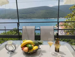 Bild zur gratis inserierten Ferienwohnung Appartement Bruna mit Terrasse und Meerblick.