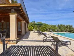 Bild zur gratis inserierten Ferienwohnung Ferienvilla mit Garten, Grill und Terrasse.