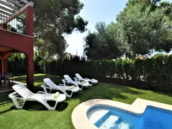 Bild zur gratis inserierten Ferienwohnung VILLA en Zona residencial tranquila con piscina privada ideal para familias - W.