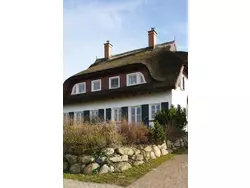 Ferienhaus TRADITIONELLES REETDACHHAUS MIT SAUNA, KAMINOFEN UND PRIVATEM WASSERZUGANG in Gager - 8 Personen, Hund erlaubt