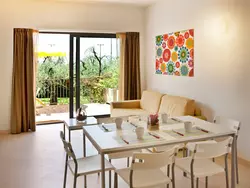 Bild zur gratis inserierten Ferienwohnung Dreizimmerwohnung mit teilweiser Seesicht.