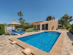 Bild zur gratis inserierten Ferienwohnung Serene Villa Rückzug mit Seeblick, Strand in der Nähe.