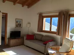 Bild zur gratis inserierten Ferienwohnung Aussichtsreiche Dachwohnung 'Ramoz' mitten im Do.