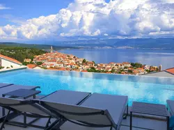 Bild zur gratis inserierten Ferienwohnung Luxuriöse Villa mit Pool und fantastischem Meerblick.