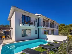 Bild zur gratis inserierten Ferienwohnung "Lana" mit Schwimmbad.