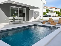 Bild zur gratis inserierten Ferienwohnung Villa mit privatem Pool für 20 Personen.