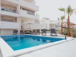 Bild zur gratis inserierten Ferienwohnung Pool Villa Aldura.