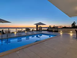 Bild zur gratis inserierten Ferienwohnung Villa Infinite mit Schwimmbad und Meerblick.