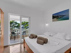 Bild zur gratis inserierten Ferienwohnung Pine Canopy Family Studio mit Balkon und Meerblick A3.