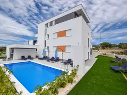 Bild zur gratis inserierten Ferienwohnung Deluxe Drei-Zimmer-Wohnung mit Terrasse - Mare.