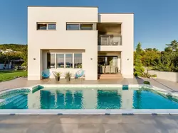 Bild zur gratis inserierten Ferienwohnung Villa "View" mit Blick auf das Wasser.