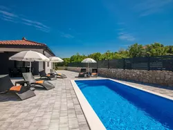 Bild zur gratis inserierten Ferienwohnung "Villa Enie" mit eigenem Pool.
