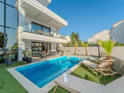 Bild zur gratis inserierten Ferienwohnung Zwei-Schlafzimmer-Wohnung Dantela mit privatem Pool.