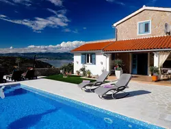 Bild zur gratis inserierten Ferienwohnung "Mela" mit Blick auf das Wasser.