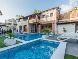 Bild zur gratis inserierten Ferienwohnung Luxuriöse Steinvilla "Mariva Tribalj" mit Pool.