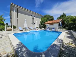 Bild zur gratis inserierten Ferienwohnung Wohnung "Mirko2" mit gemeinschaftlichem Pool.