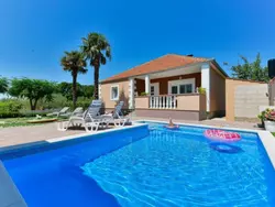 Bild zur gratis inserierten Ferienwohnung Holiday House Meri with pool.
