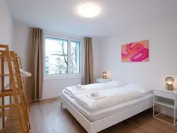 Ferienwohnung ZH Pink GF - Letzigrund HITrental Apartment in Zürich - 5 Personen, Hund erlaubt